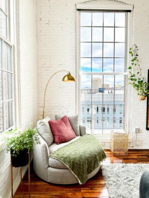 2br 2br Le Chateau 505 Lux penthouse in a Historic Building